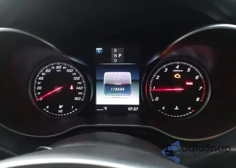 2018 Mercedes-Benz C 300 z USA, uszkodzony, nr VIN 55SWF4JB2JU266881